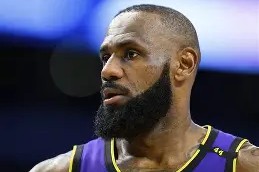 开云体育-关于重磅！詹姆斯连续十五场比赛得分超过问鼎冠军清晨皇家马德里调整名单以备法甲，门兴格拉德巴赫窗口期伤情更新的信息