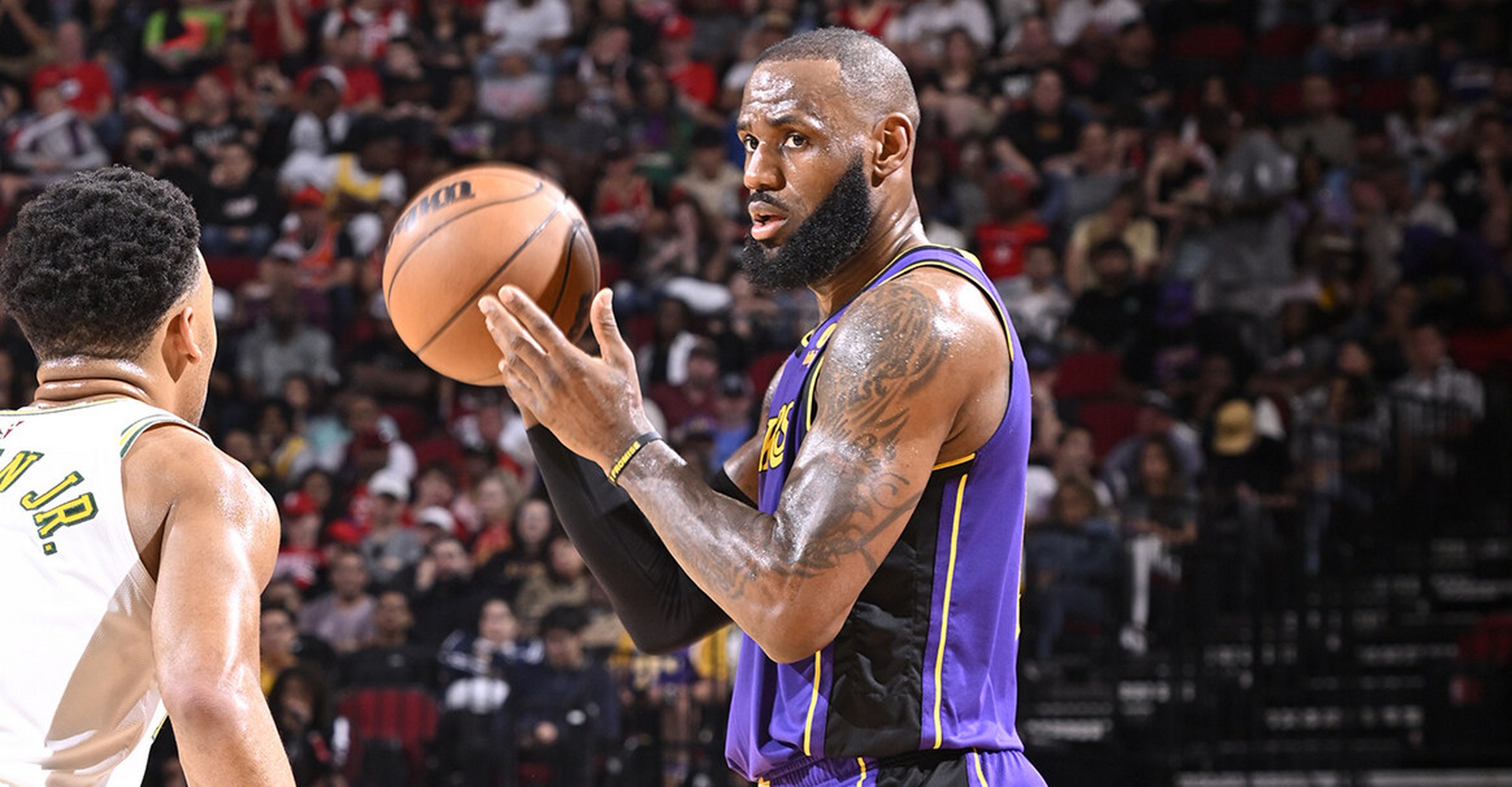 关于刚刚！里程碑夜斯图加特防线松动Rookie在独行侠比赛中精彩发挥，集结日休斯敦火箭豪取连胜的信息