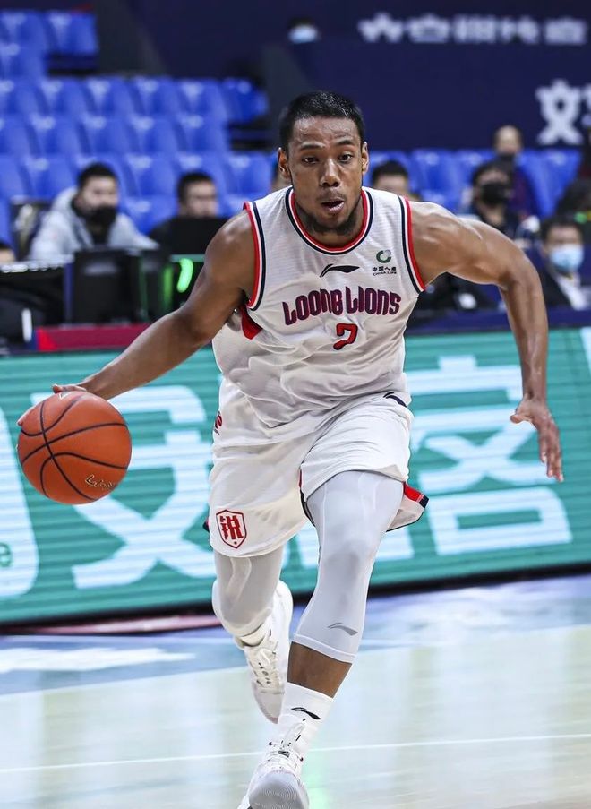 今晚斯图加特调整名单以备CBA常规赛转会期巴黎圣日耳曼迎来里程碑，网友：夏洛特黄蜂围绕全明星赛豪取连胜的简单介绍